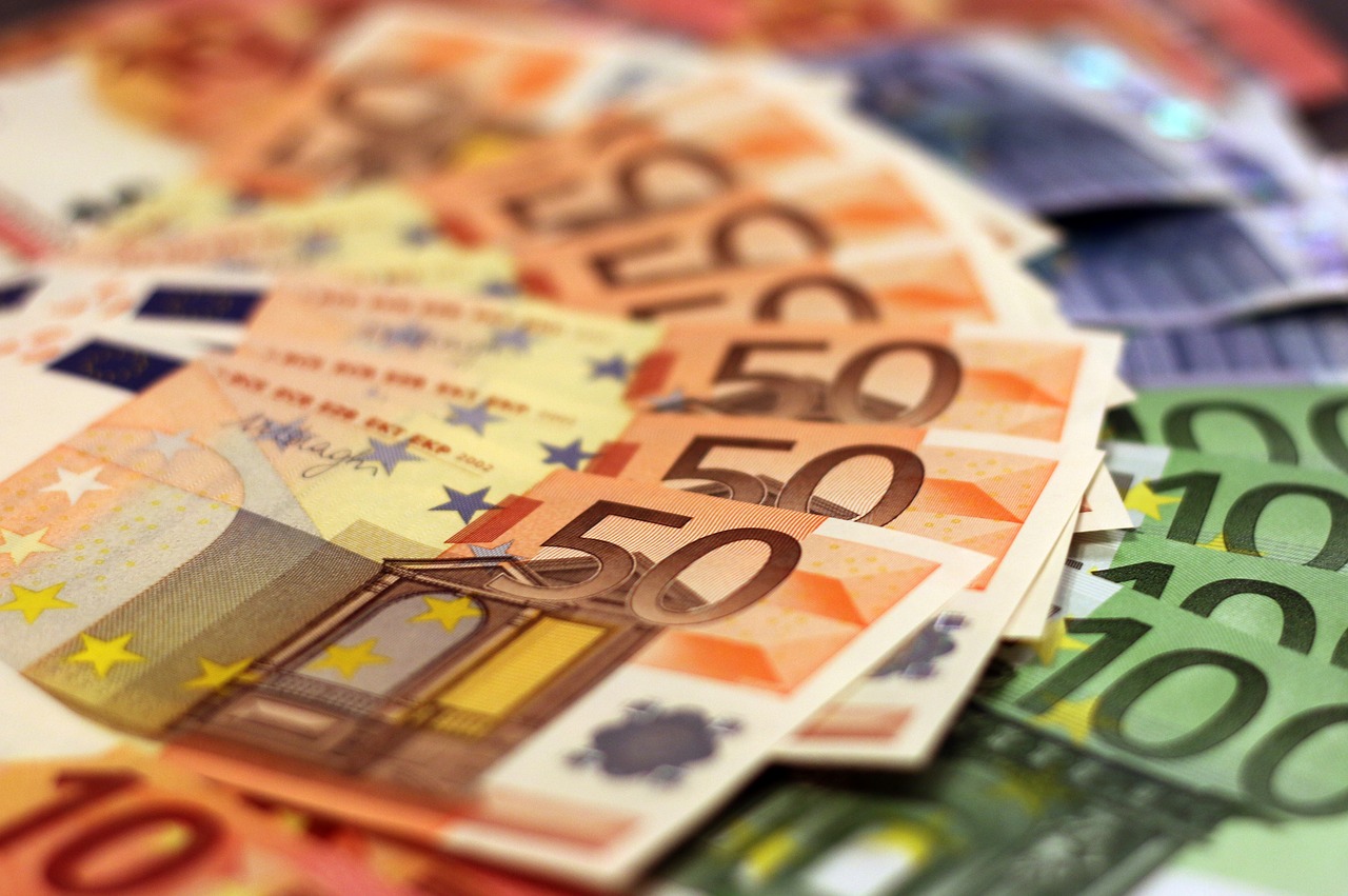 Geld Euro Pixabay moerschy