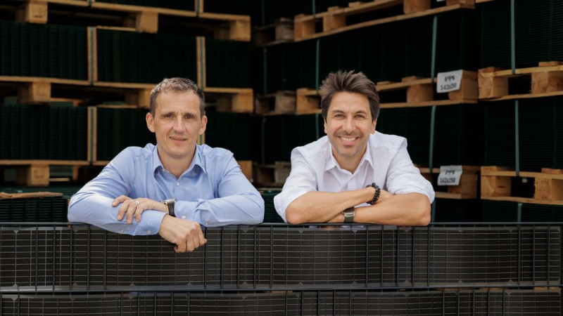 Beitragsbild zu Sunbooster (vormals Sunnybag) und H+S Zauntechnik verwandeln Zäune in nachhaltige Solarkraftwerke